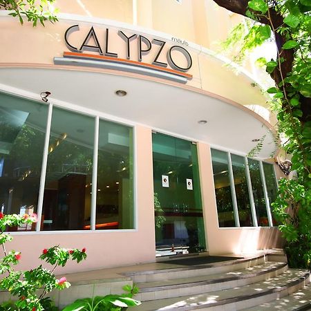 Calypzo Bangkok Hotel Exterior photo