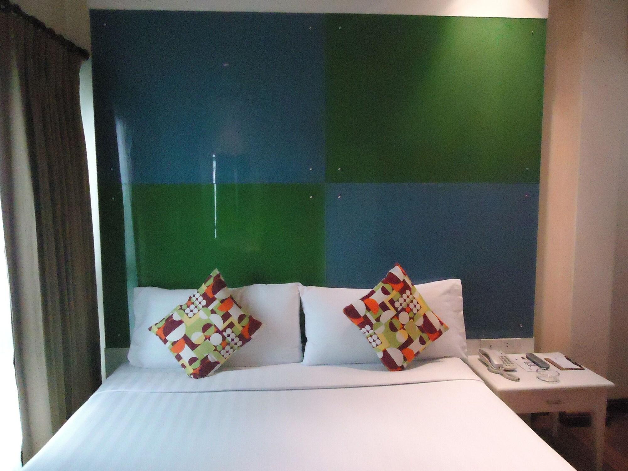 Calypzo Bangkok Hotel Exterior photo