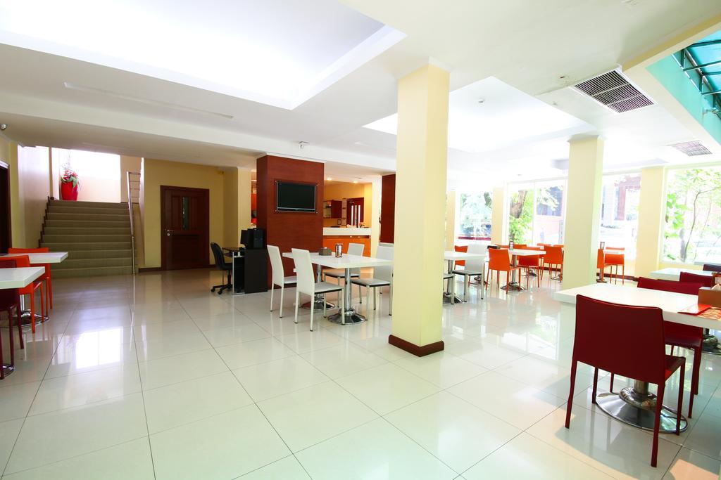 Calypzo Bangkok Hotel Exterior photo