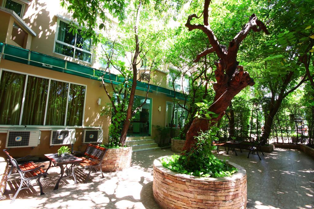 Calypzo Bangkok Hotel Exterior photo