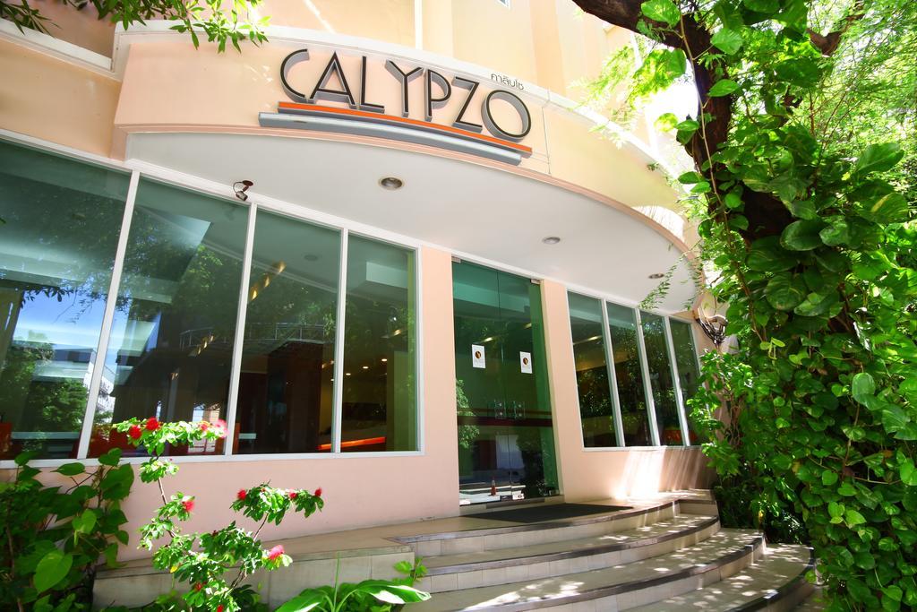 Calypzo Bangkok Hotel Exterior photo