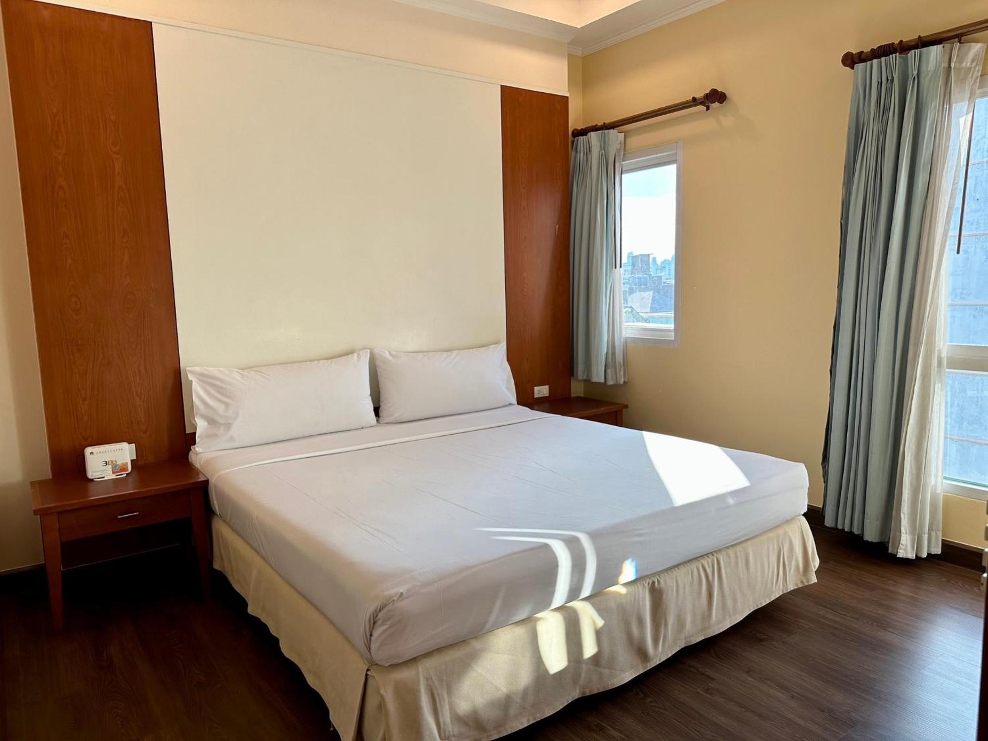 Calypzo Bangkok Hotel Exterior photo