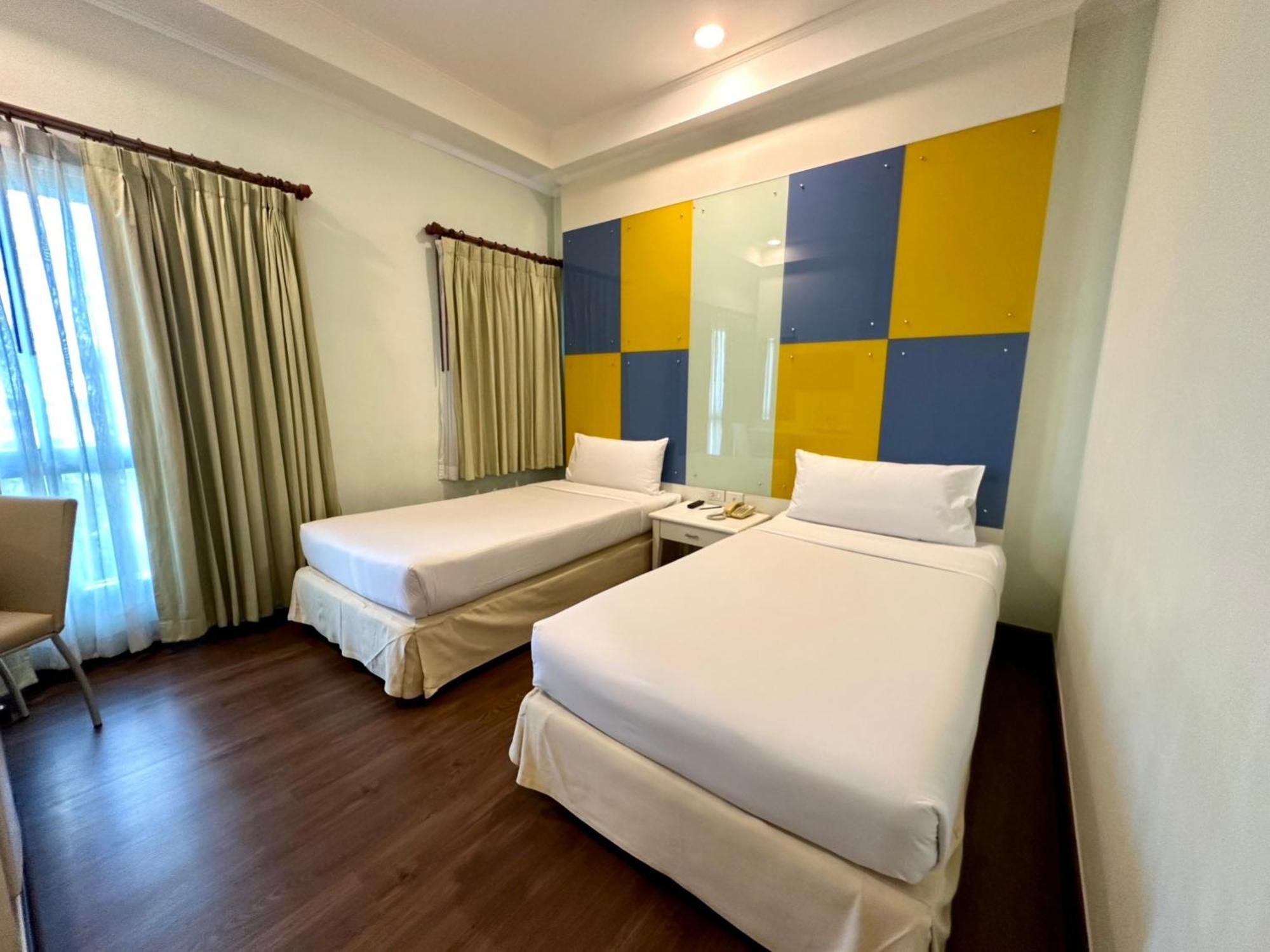 Calypzo Bangkok Hotel Exterior photo