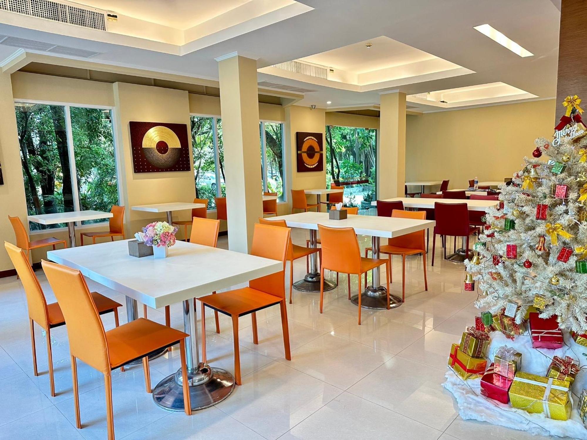 Calypzo Bangkok Hotel Exterior photo