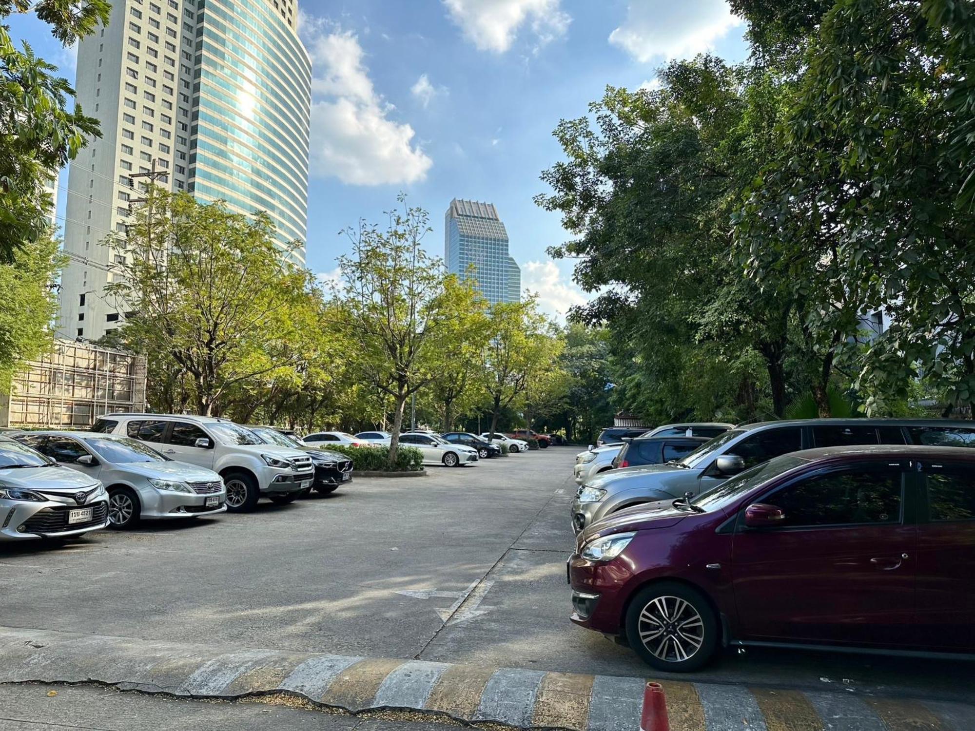 Calypzo Bangkok Hotel Exterior photo