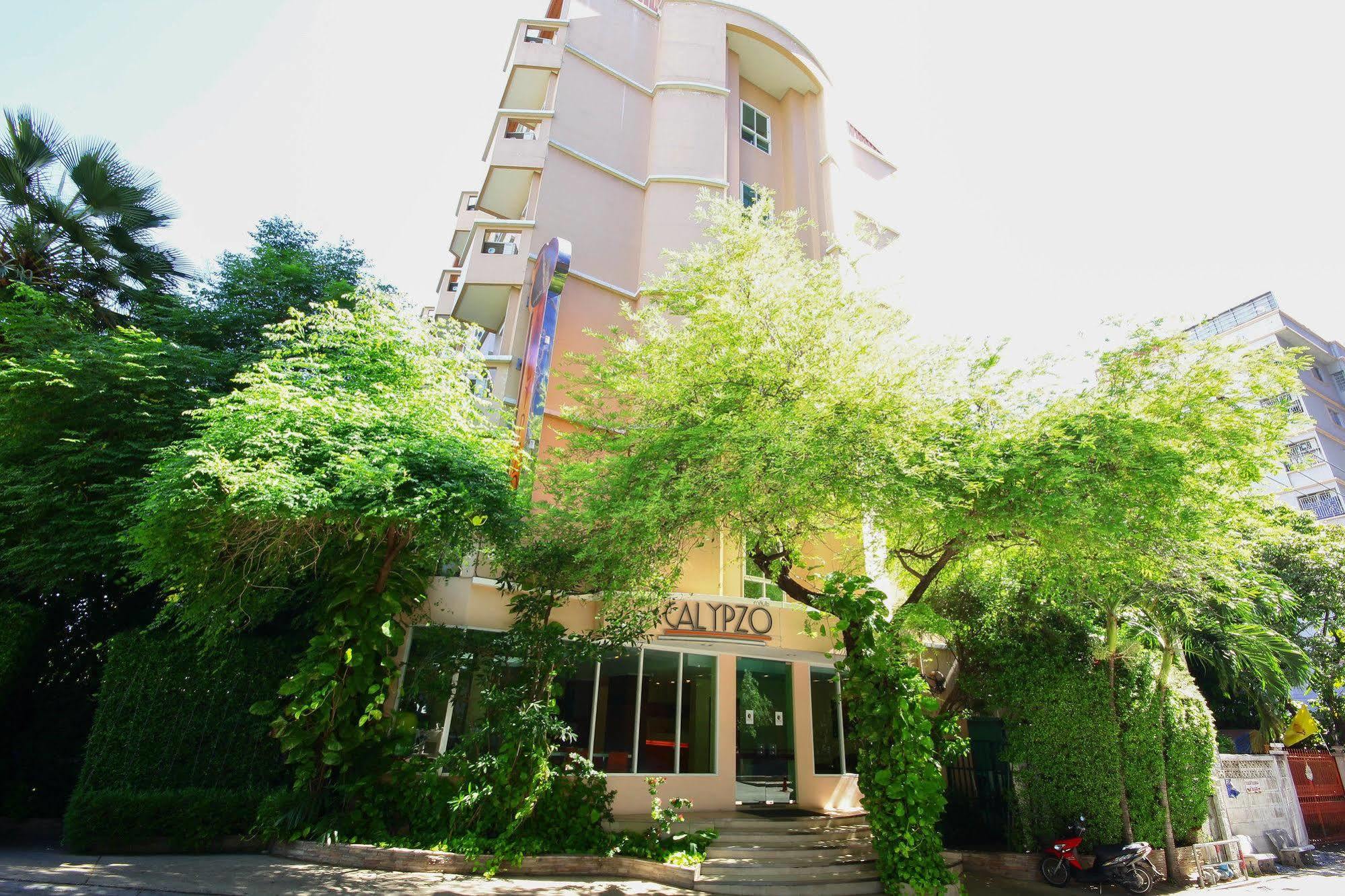 Calypzo Bangkok Hotel Exterior photo