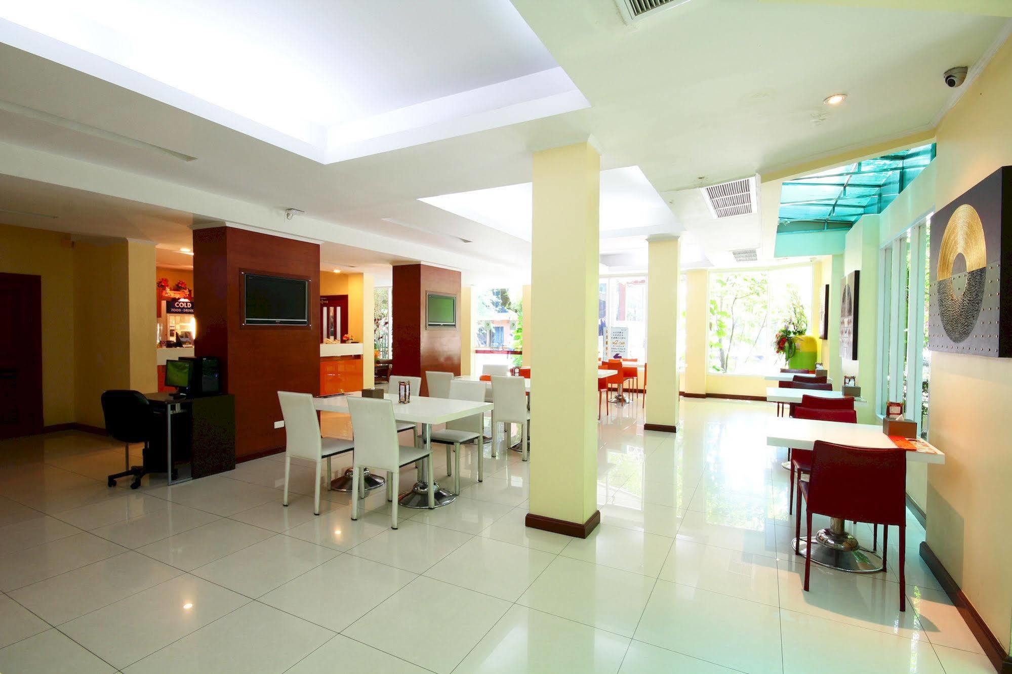 Calypzo Bangkok Hotel Exterior photo