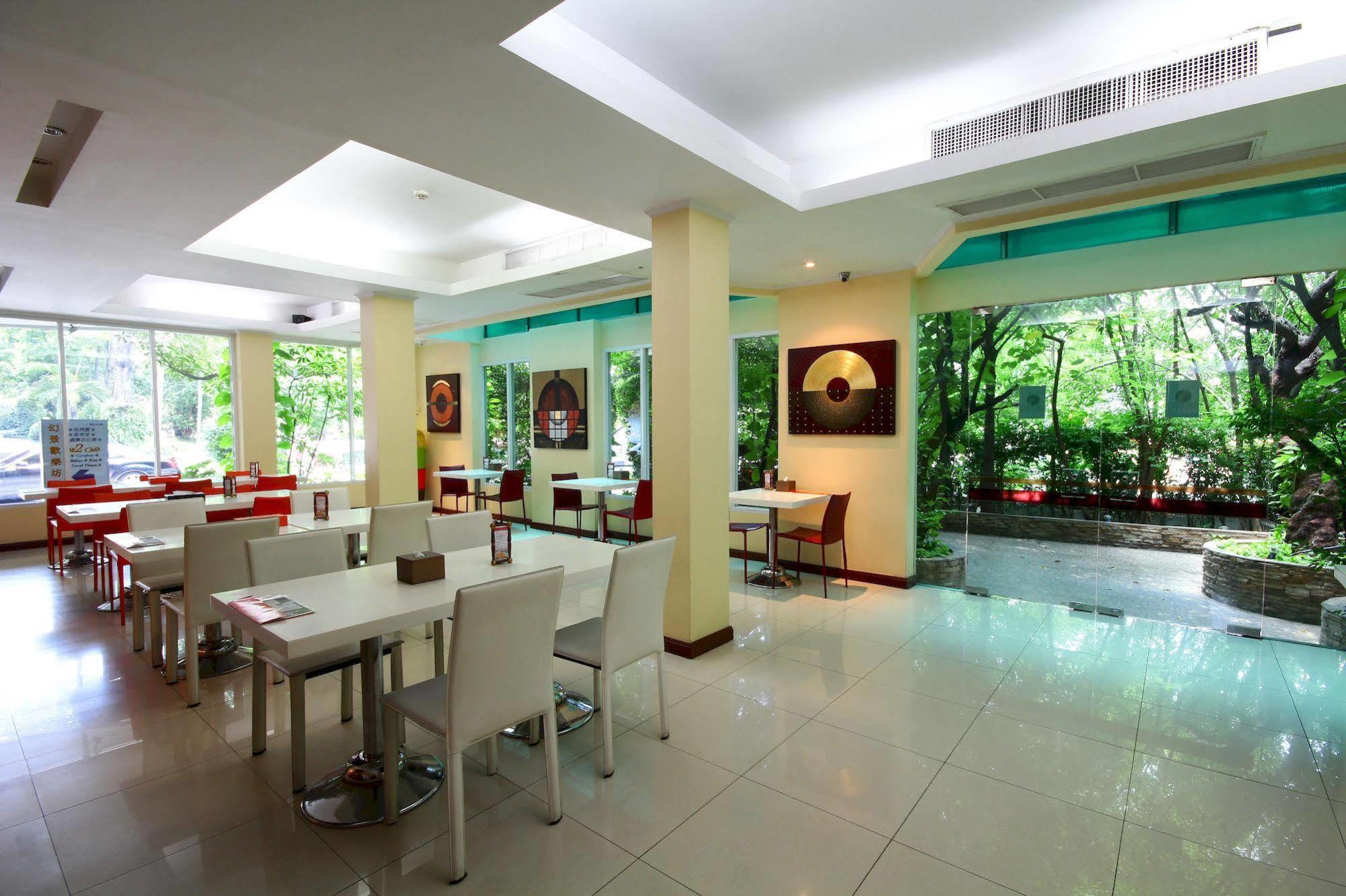 Calypzo Bangkok Hotel Exterior photo